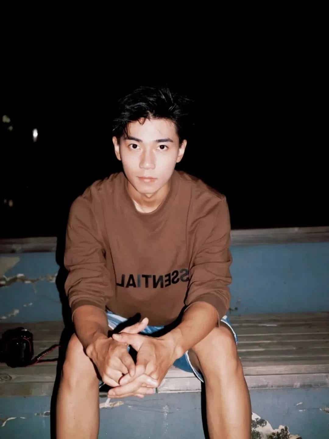 黑皮战损年下腹肌.... 被这个北京模特小哥帅晕了！