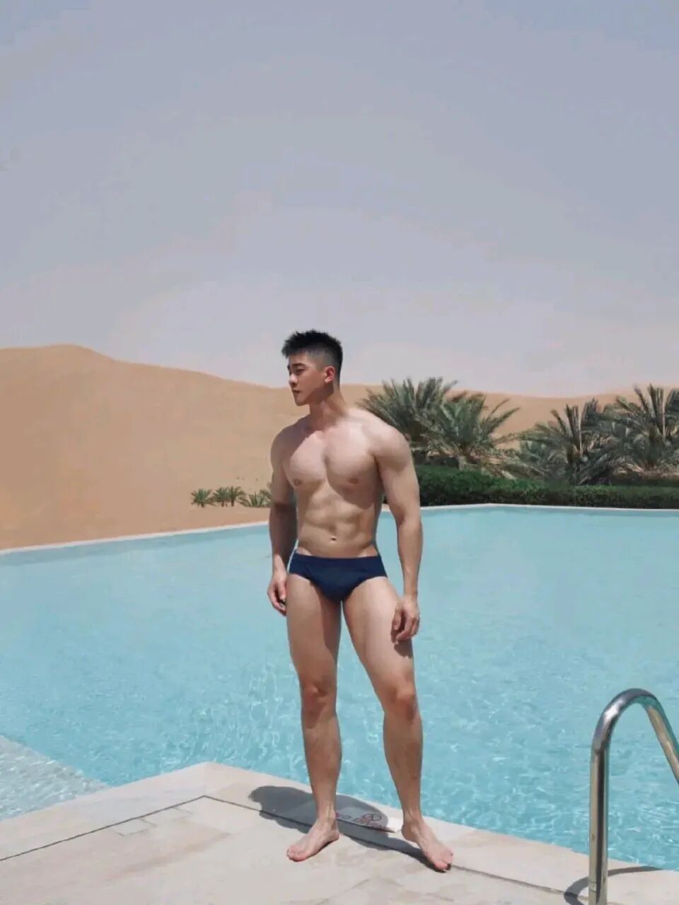 185cm 小狼狗天花板！脂包肌身材太惹眼