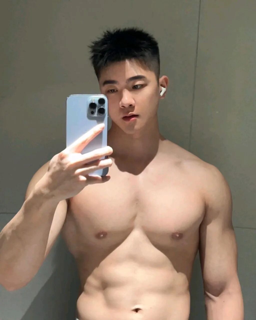 185cm 小狼狗天花板！脂包肌身材太惹眼