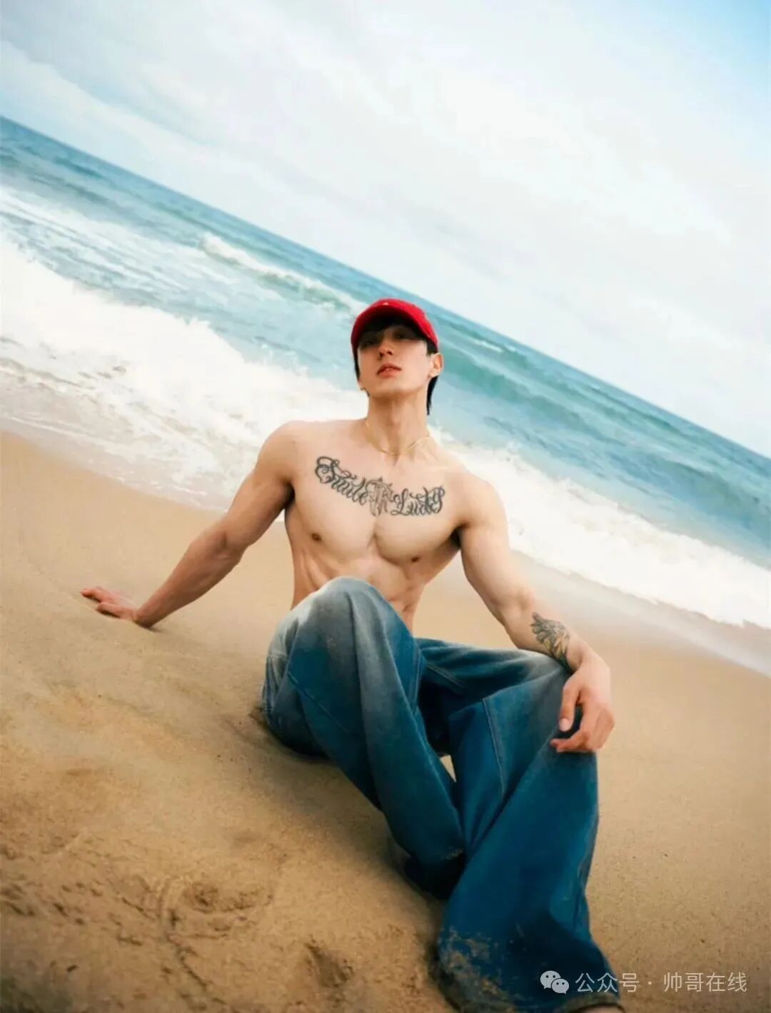 182cm 的湖北天菜肌肉男菩萨!八块腹肌 + 鲨鱼线直接心跳加速到昏过去! 182cm 的湖北天菜肌肉男菩萨!八块腹肌 + 鲨鱼线直接心跳加速到昏过去!