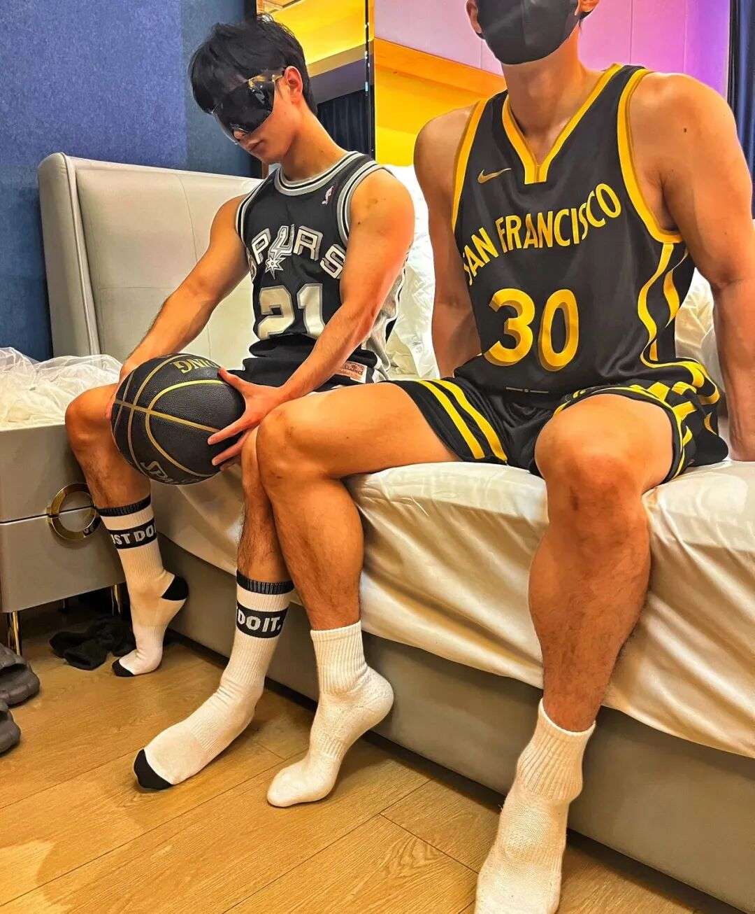 体育生火了!多人疑似被采访?兵哥哥火车上被偷拍? 体育生火了!多人疑似被采访?兵哥哥火车上被偷拍?