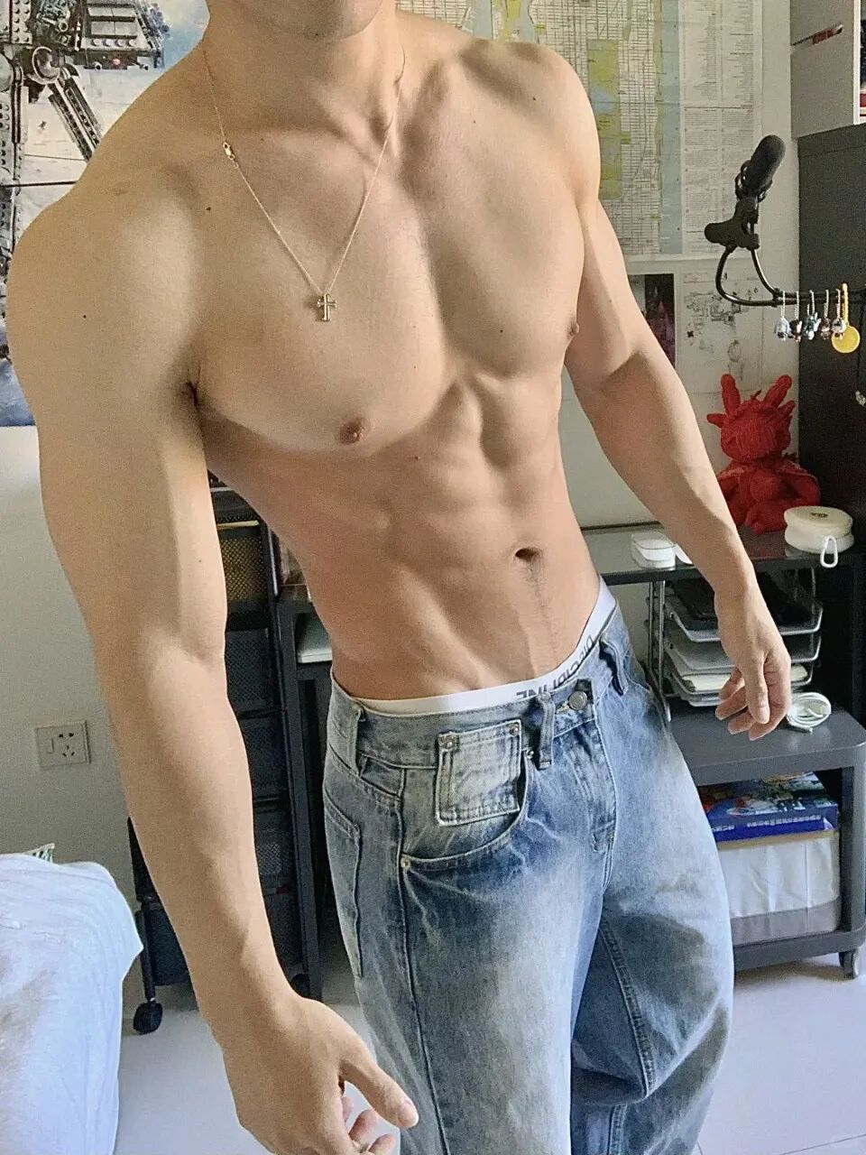 单眼皮眼镜男，又直又欲的东北帅哥