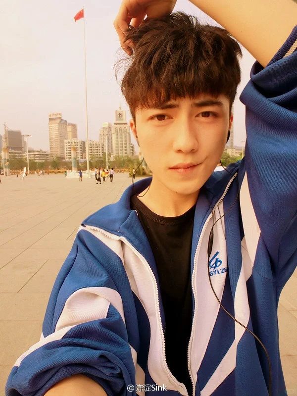 五官清秀、青春无敌的他，为啥能成为风靡各大校园贴吧的初代网红？一代人青春的记忆，全都有关他…