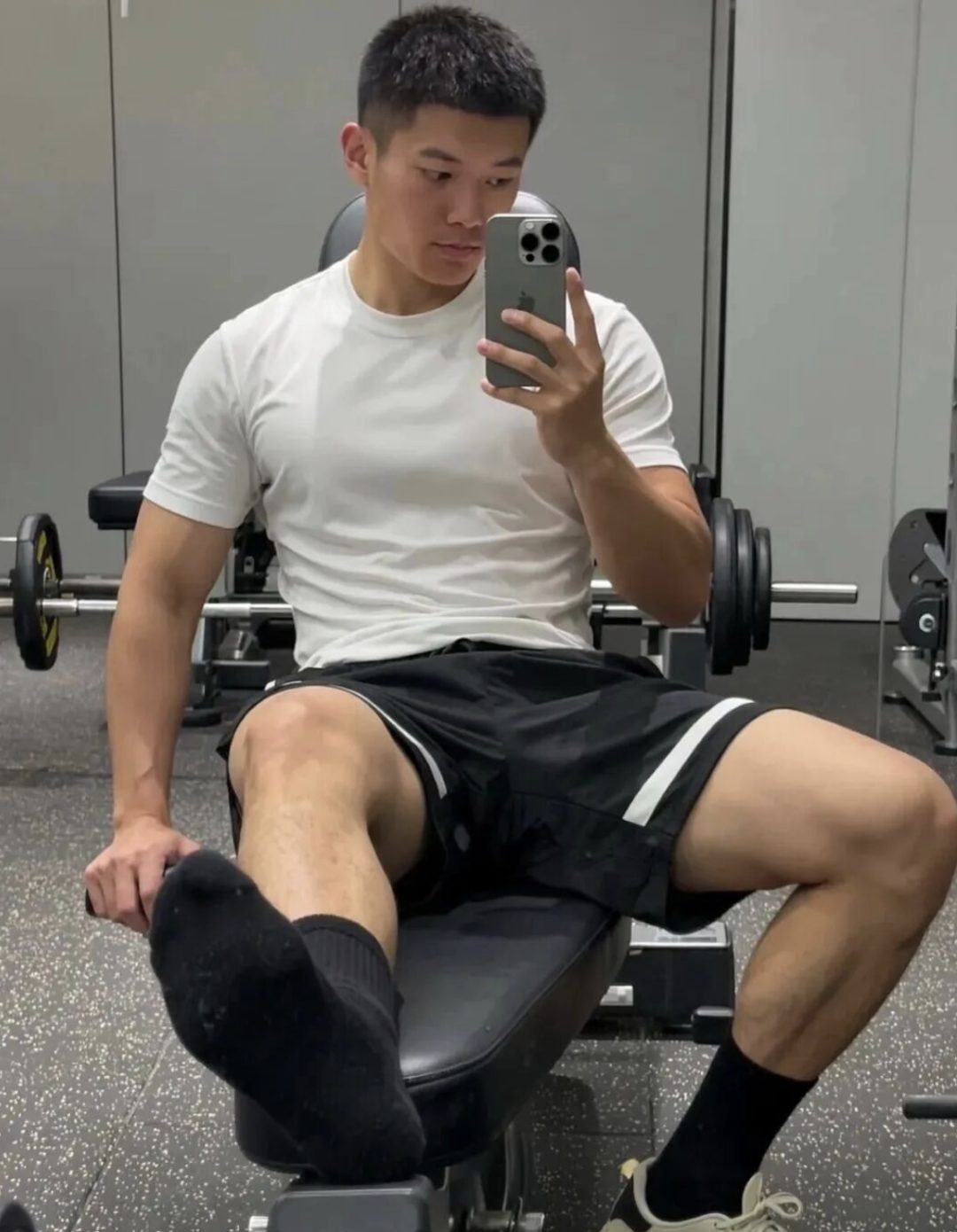 186cm 运动男自拍很有劲得样子！