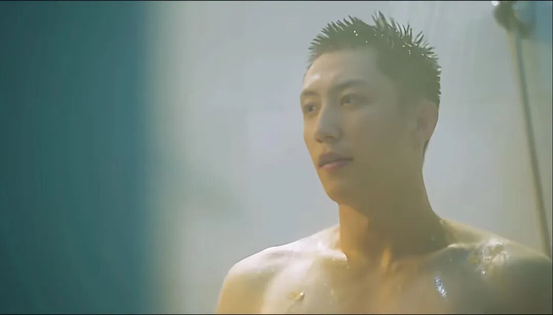 33 岁黄景瑜洗澡视频引发舔屏,青筋暴起的肱二头肌,这胸也大了吧! 33 岁黄景瑜洗澡视频引发舔屏,青筋暴起的肱二头肌,这胸也大了吧!