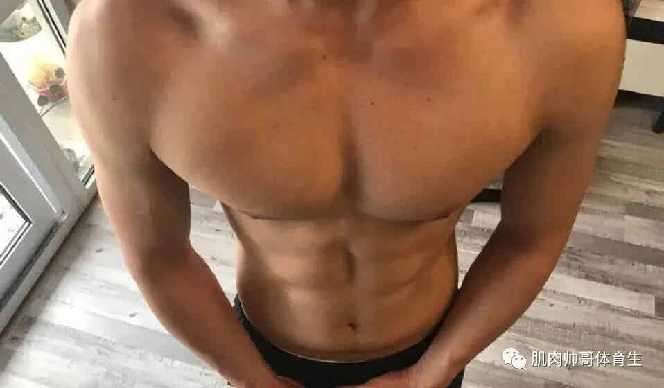 长的很精神又很帅气，魅力肌肉体育生