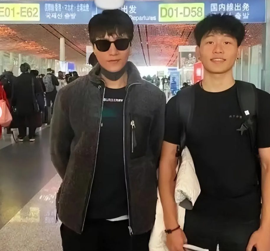 陈坤牵 2 个男孩现身医院引猜想，他的大儿子已经 23 岁了