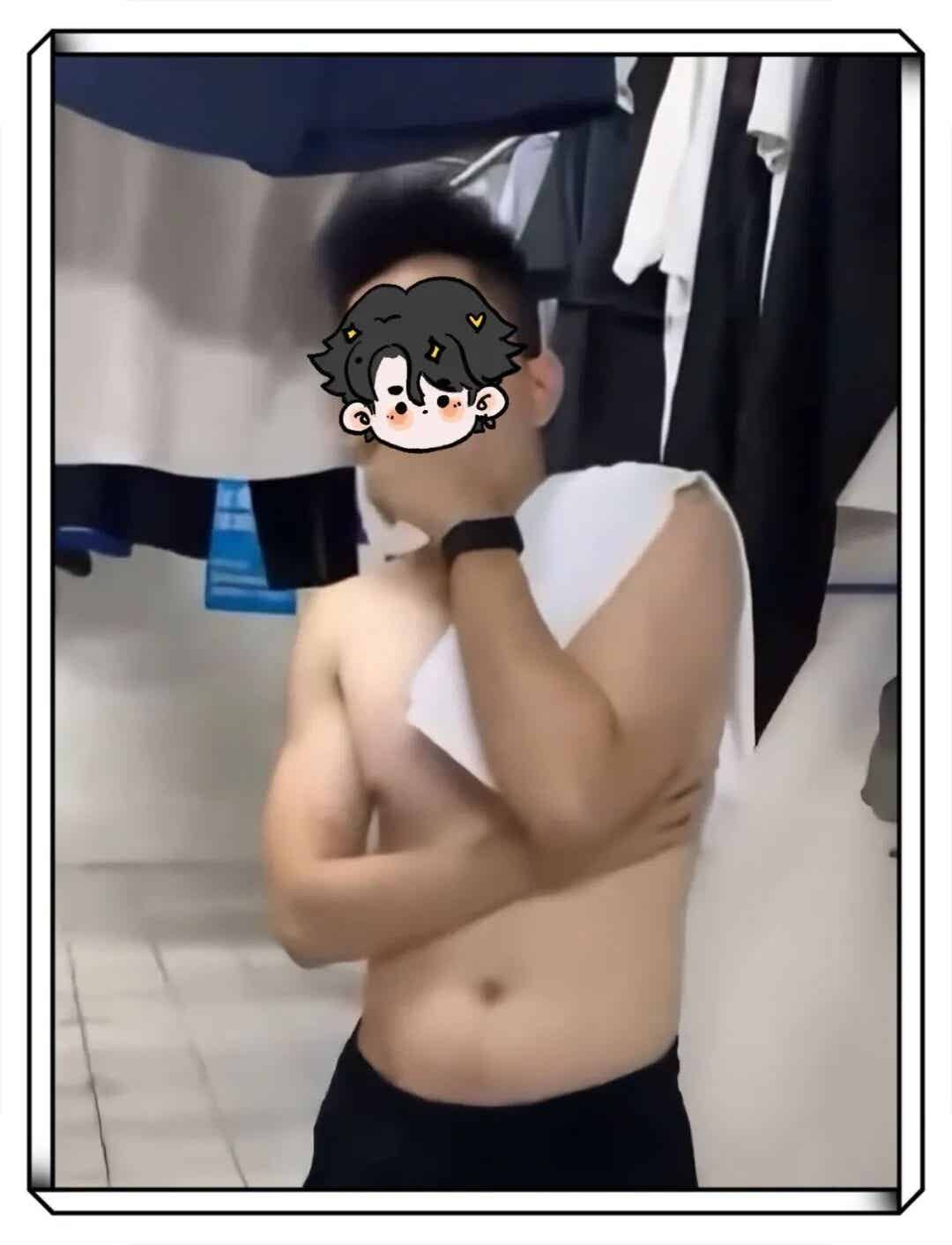 混进广体浴室偷拍还想摸腹肌?这个瓜有点大…… 混进广体浴室偷拍还想摸腹肌?这个瓜有点大……