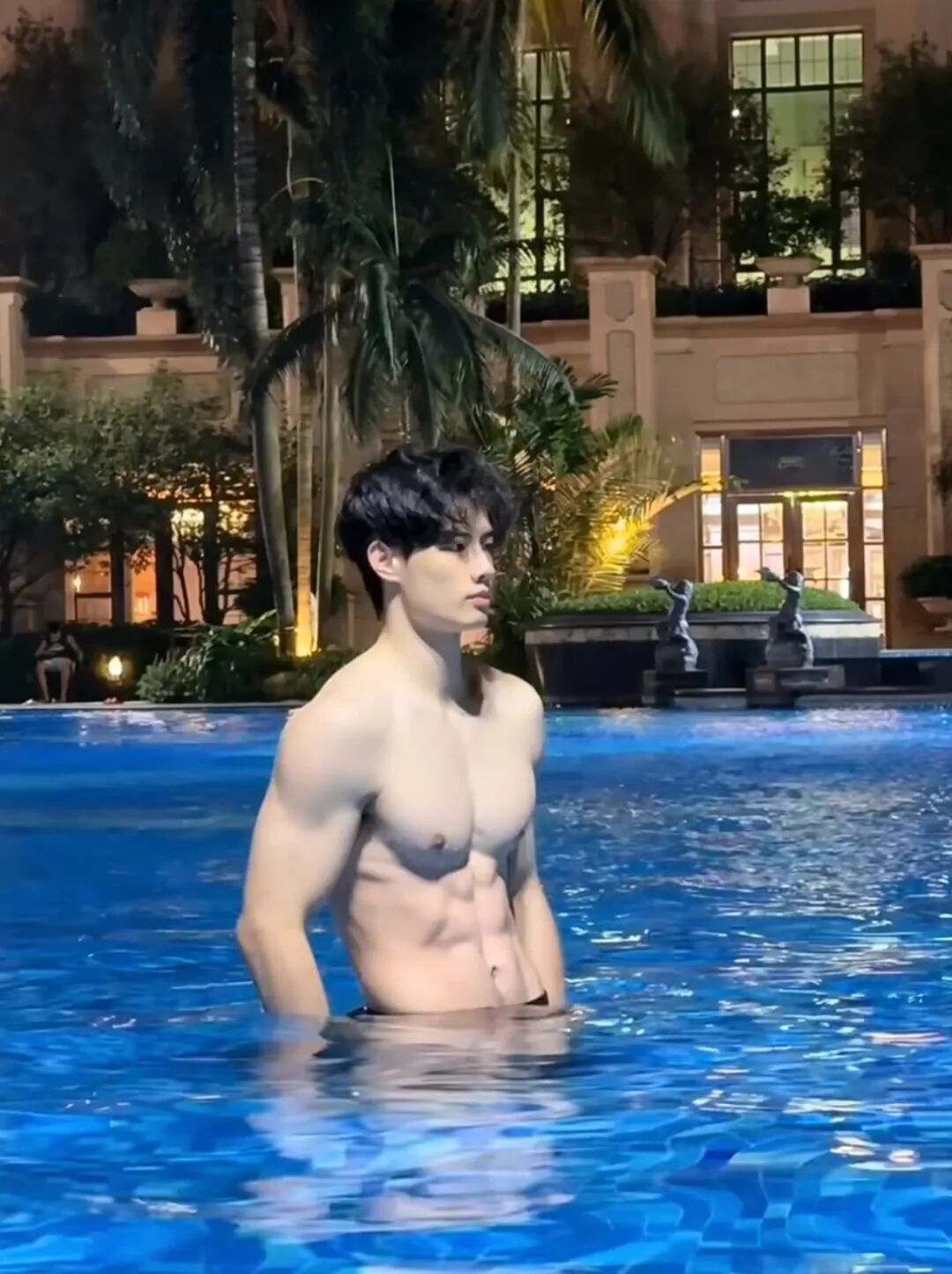 成都 188 男大游泳教练,腹肌长腿超级诱惑! 私下玩的真花.... 成都 188 男大游泳教练,腹肌长腿超级诱惑! 私下玩的真花....