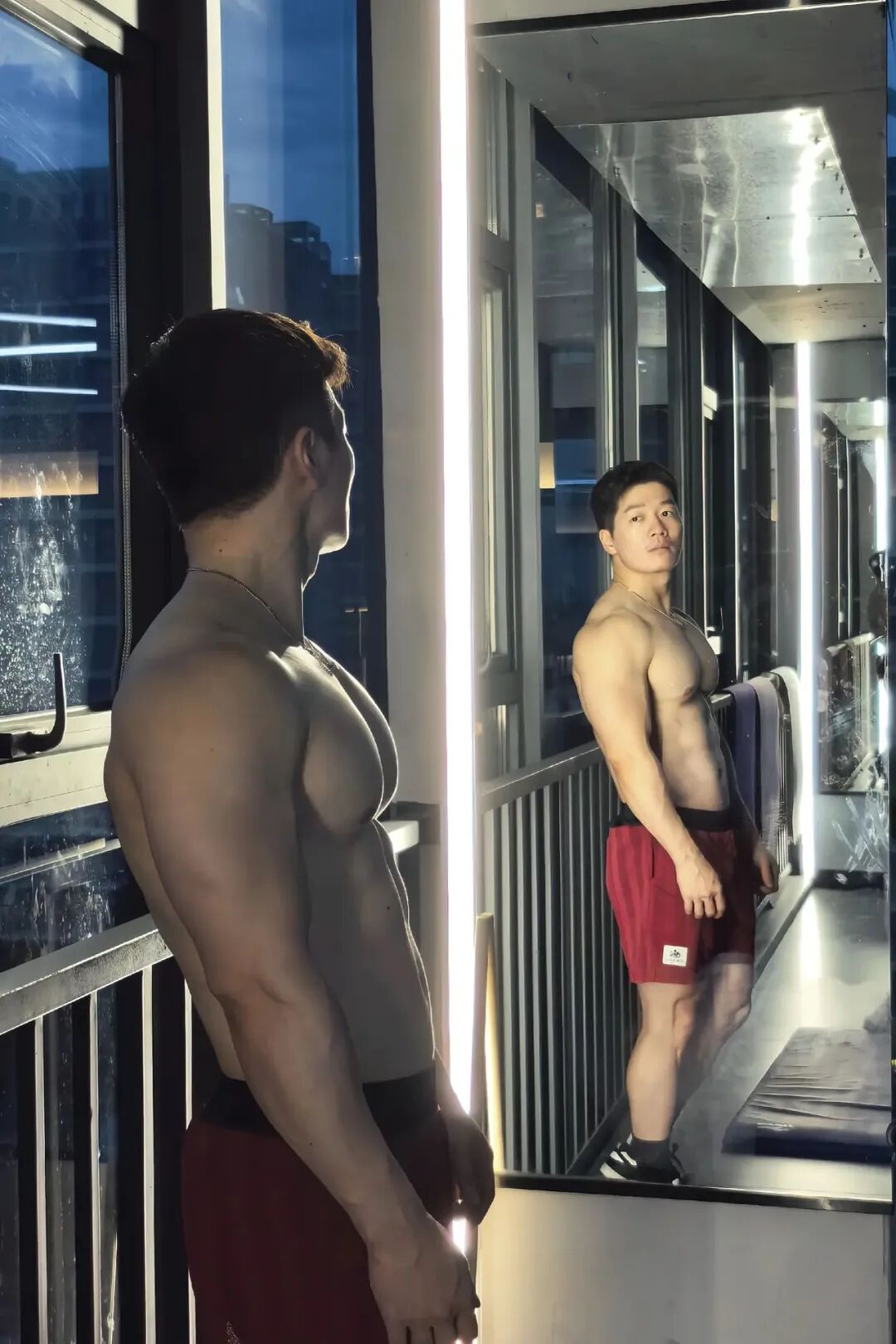 【晕】家门口 de 健身教练被专访了!女记者真是无处不在… 【晕】家门口 de 健身教练被专访了!女记者真是无处不在…