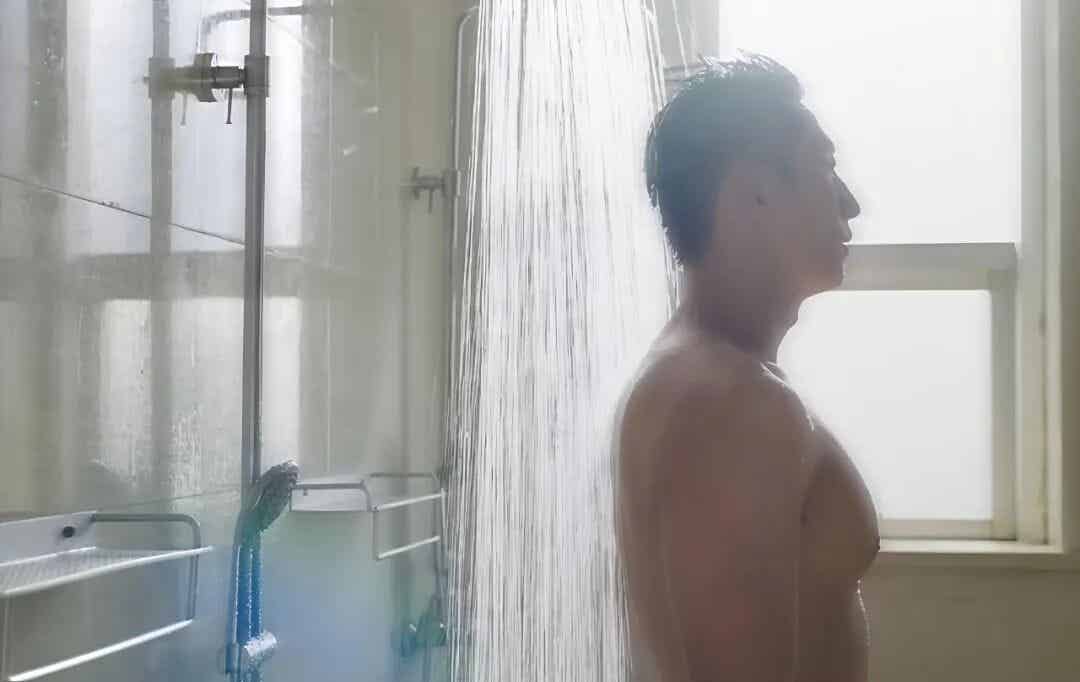 黄景瑜视频半果出镜引发舔屏，妥妥的 D 杯大胸啊~