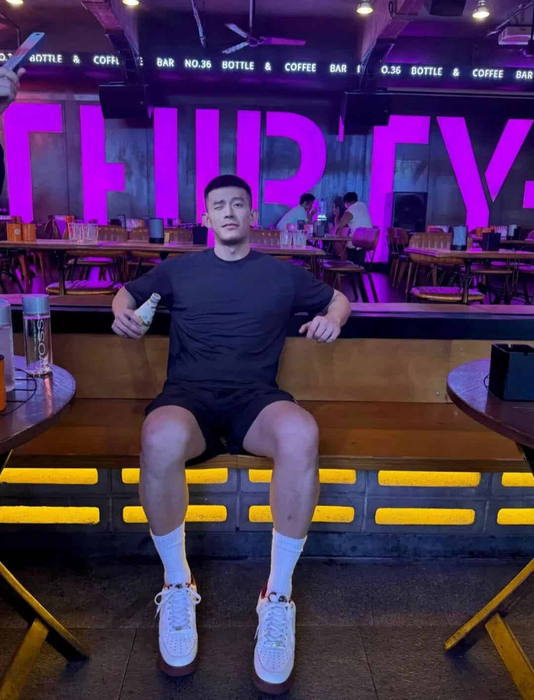 东北白袜粗腿大猛 1，人形打桩机，虎背蜂腰太诱人.....