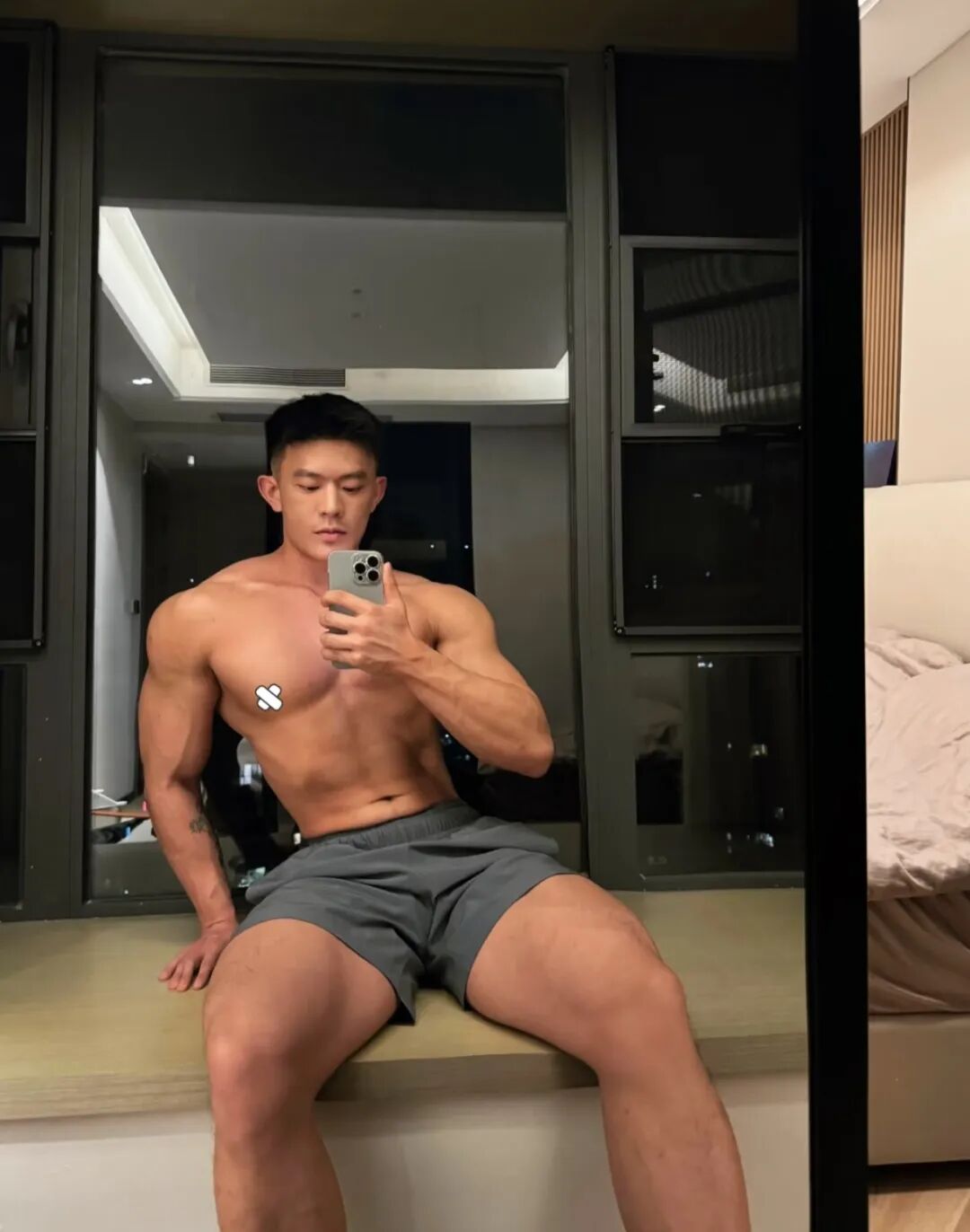 东北白袜粗腿大猛 1，人形打桩机，虎背蜂腰太诱人.....