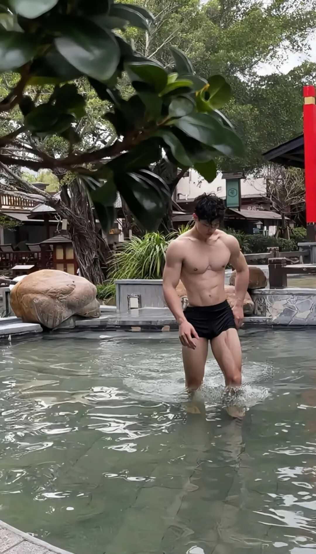 成都 188 男大游泳教练,腹肌长腿超级诱惑! 私下玩的真花.... 成都 188 男大游泳教练,腹肌长腿超级诱惑! 私下玩的真花....