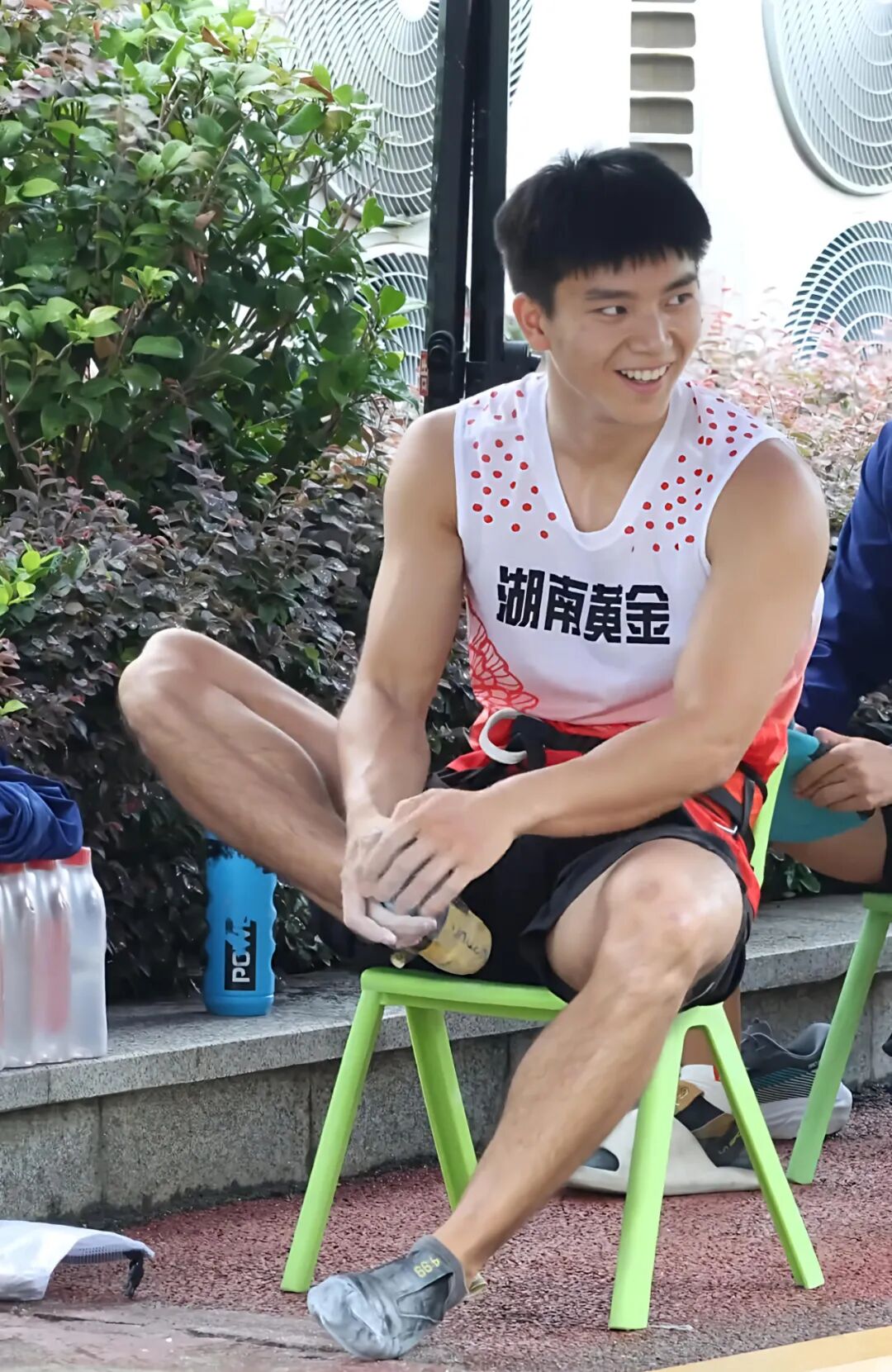 攀岩帅哥伍鹏粗壮大长腿被勒了?满满的硬帅! 攀岩帅哥伍鹏粗壮大长腿被勒了?满满的硬帅!