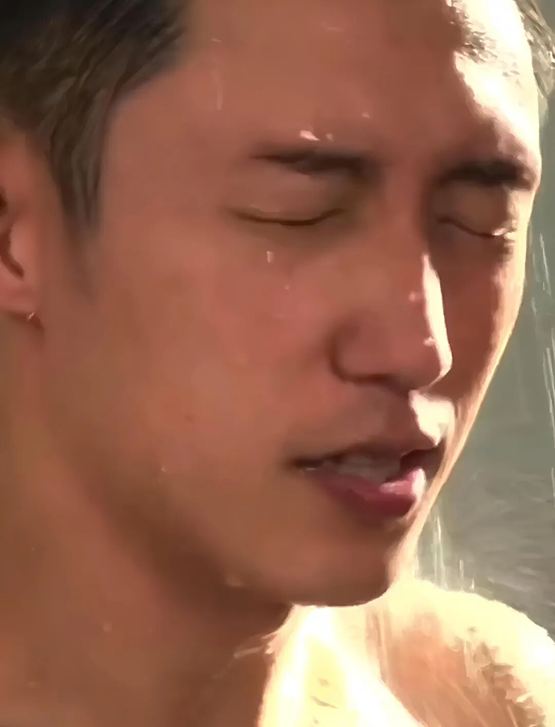 33 岁黄景瑜洗澡视频引发舔屏,青筋暴起的肱二头肌,这胸也大了吧! 33 岁黄景瑜洗澡视频引发舔屏,青筋暴起的肱二头肌,这胸也大了吧!