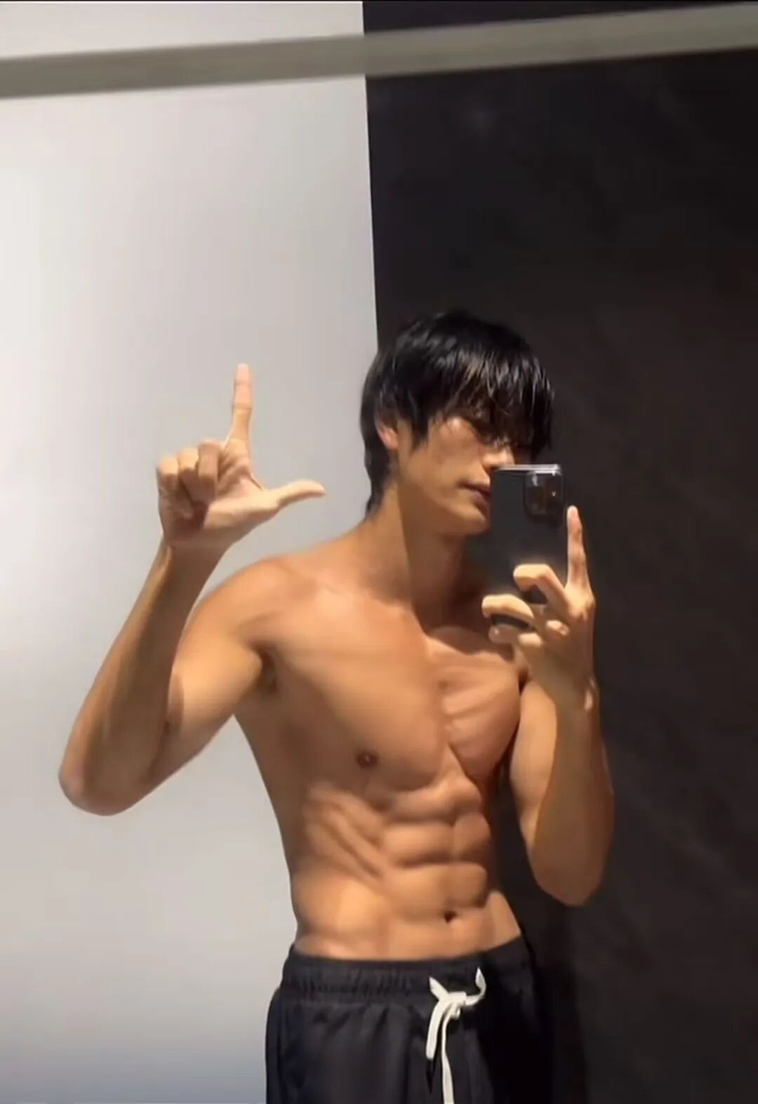 健身网红“花小龙”的八块腹肌“很狂”,175 轻熟肌肉男,瘦猴变天菜有多难? 健身网红“花小龙”的八块腹肌“很狂”,175 轻熟肌肉男,瘦猴变天菜有多难?