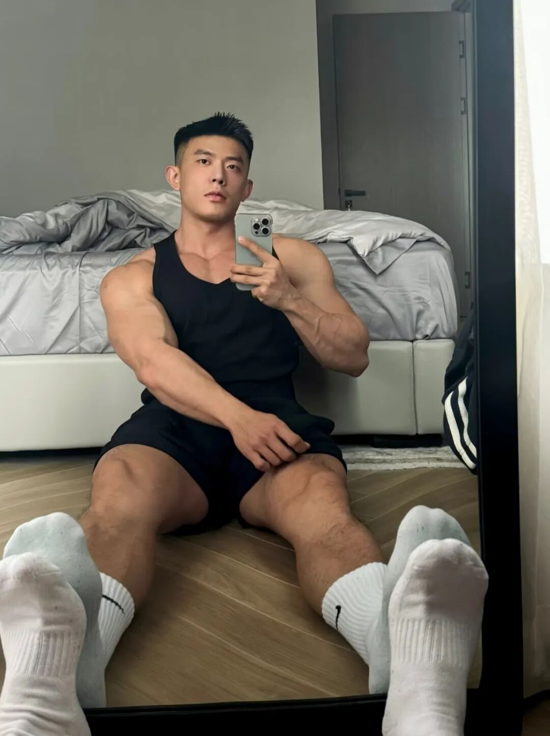 东北白袜粗腿大猛 1，人形打桩机，虎背蜂腰太诱人.....