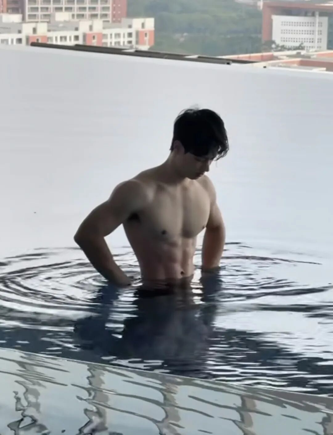 成都 188 男大游泳教练,腹肌长腿超级诱惑! 私下玩的真花.... 成都 188 男大游泳教练,腹肌长腿超级诱惑! 私下玩的真花....