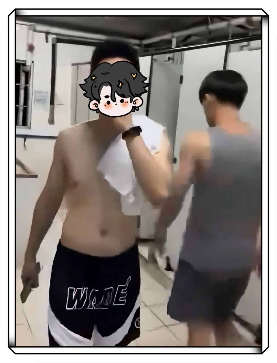 混进广体浴室偷拍还想摸腹肌?这个瓜有点大…… 混进广体浴室偷拍还想摸腹肌?这个瓜有点大……