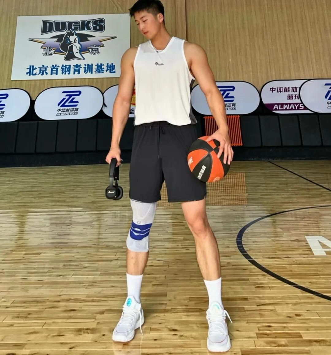 黑皮体育生大猛攻，篮球体育生玩的真花...