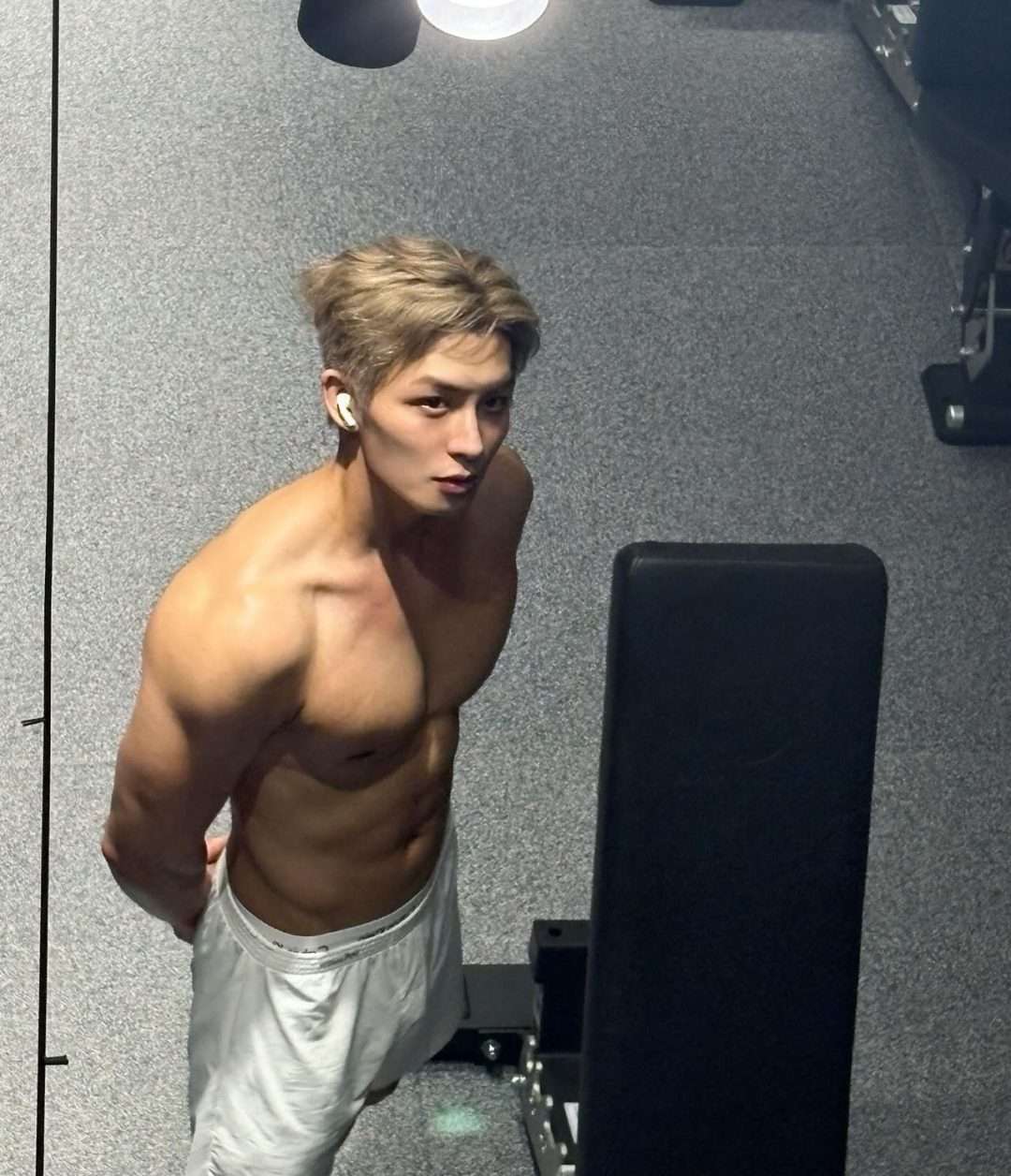 不给刷 100 万就骂人？网红帅哥被放出来以后，在 ins 上成了极品天菜……