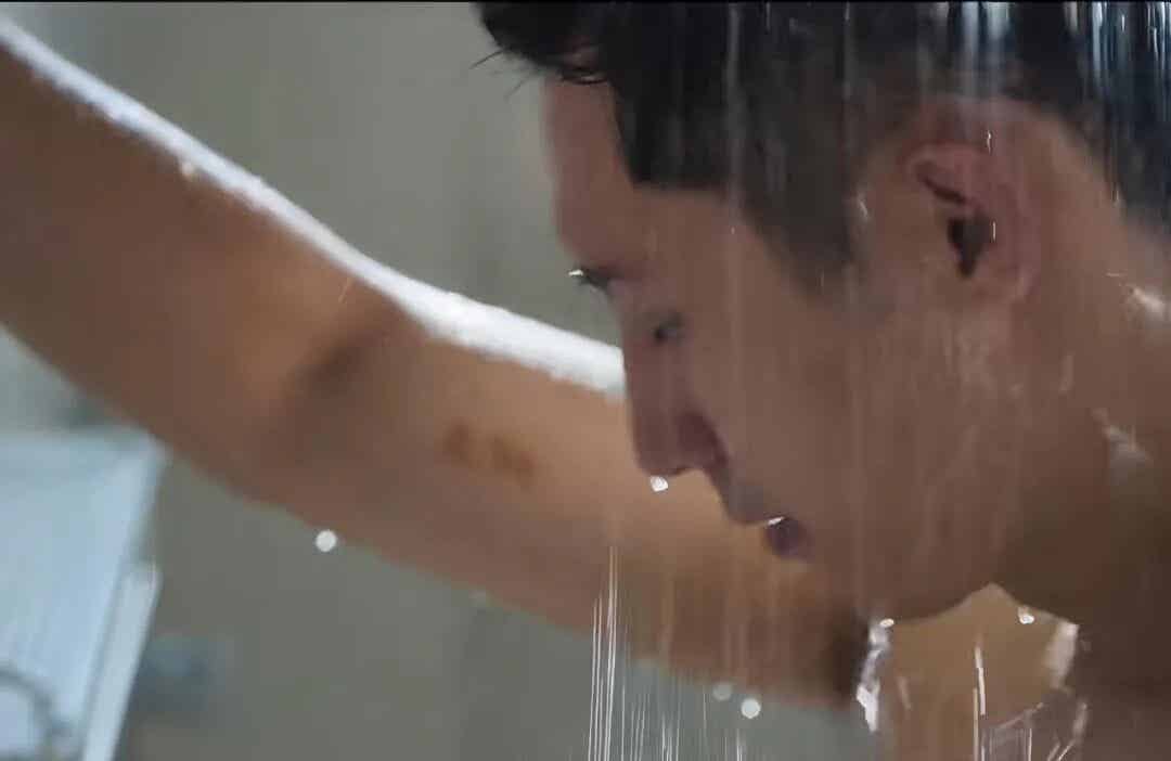 黄景瑜视频半果出镜引发舔屏，妥妥的 D 杯大胸啊~