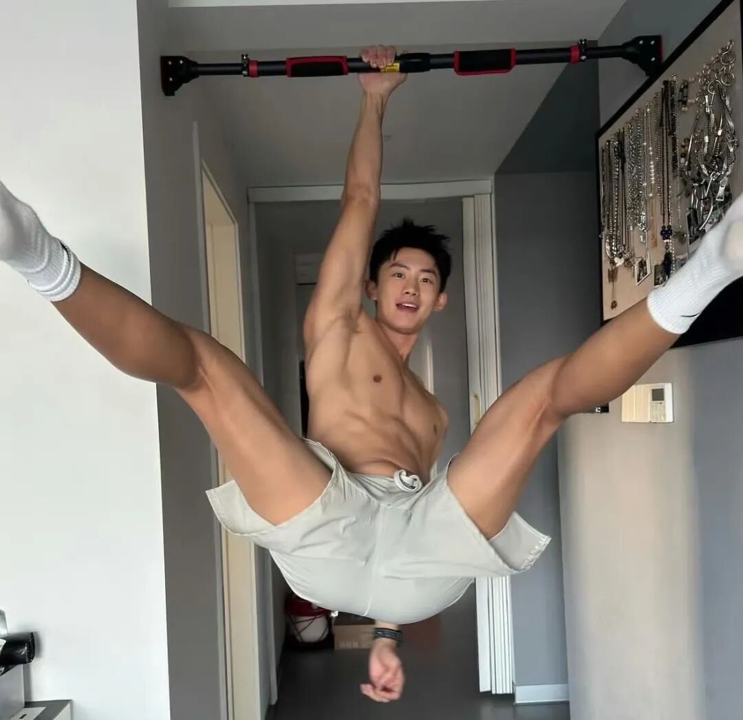 体育生火了!多人疑似被采访?兵哥哥火车上被偷拍? 体育生火了!多人疑似被采访?兵哥哥火车上被偷拍?