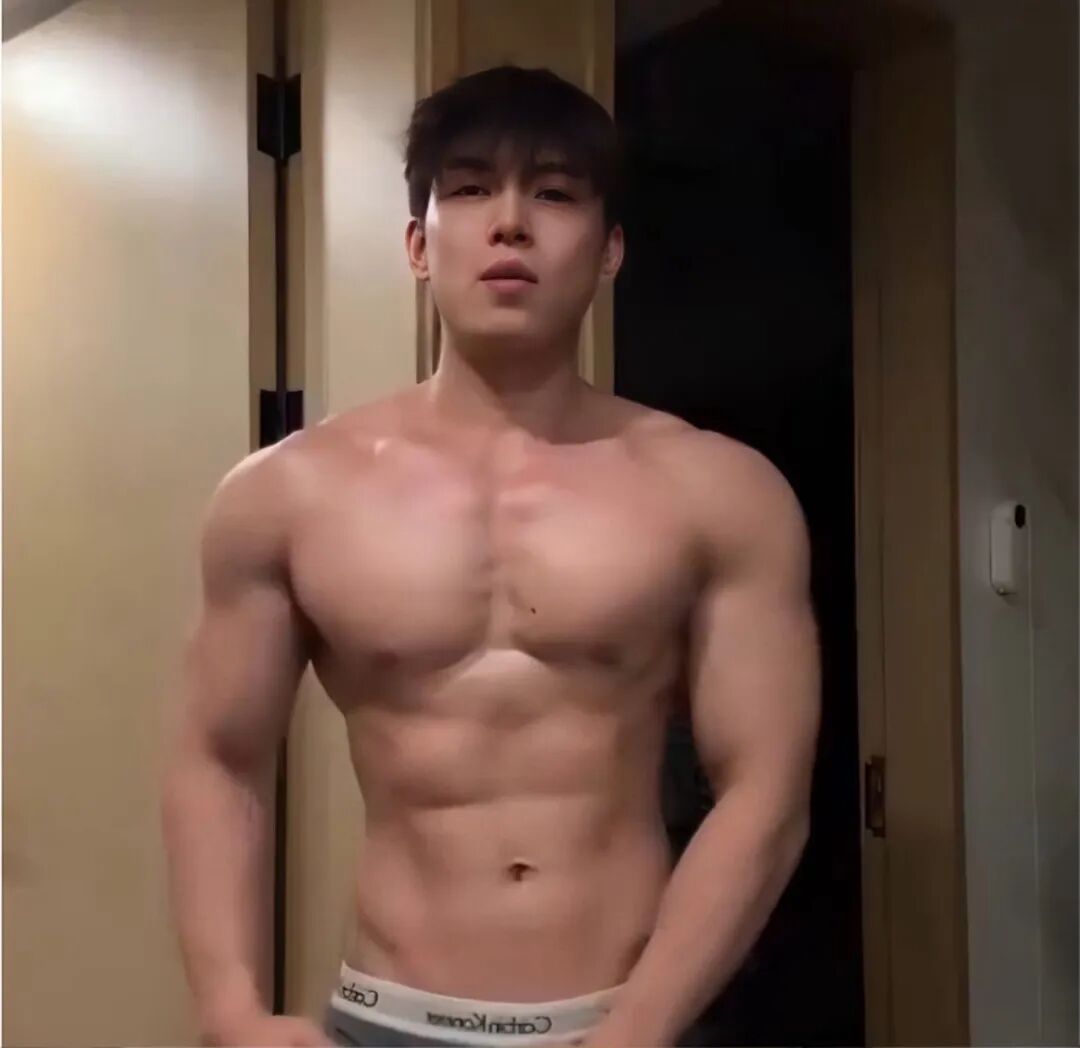 体育生火了!多人疑似被采访?兵哥哥火车上被偷拍? 体育生火了!多人疑似被采访?兵哥哥火车上被偷拍?