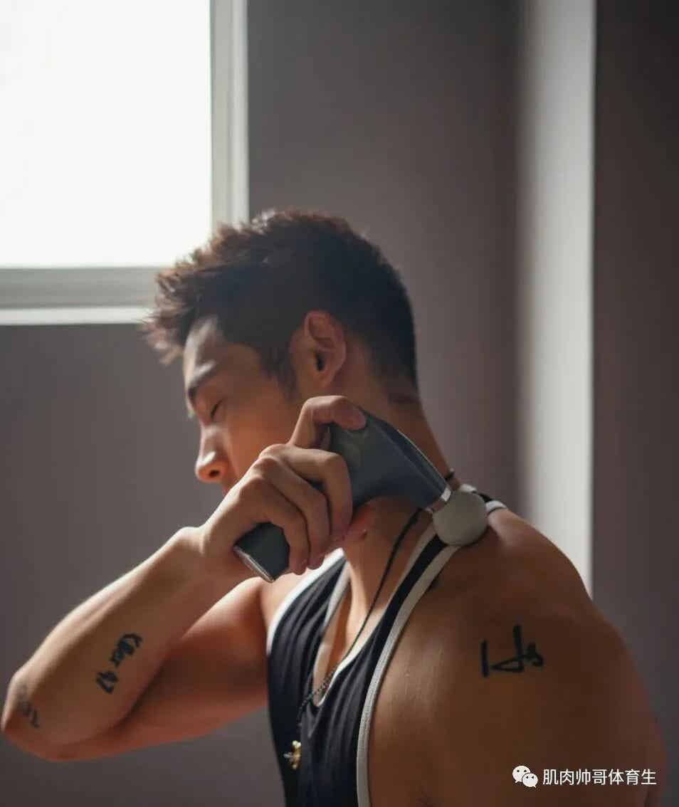 长的很精神又很帅气，魅力肌肉体育生