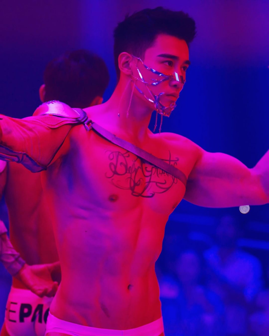 反转！魔都酒吧肌肉网红肌肉男被误传“嗑药”？酒吧回应：真相没你想的那样