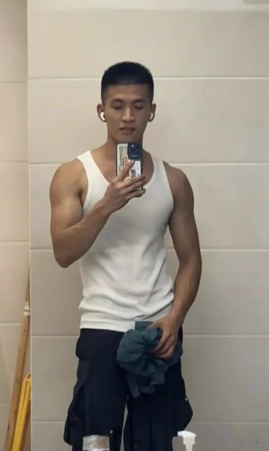 这样的警校生男大,我一个直男都想谈! 这样的警校生男大,我一个直男都想谈!