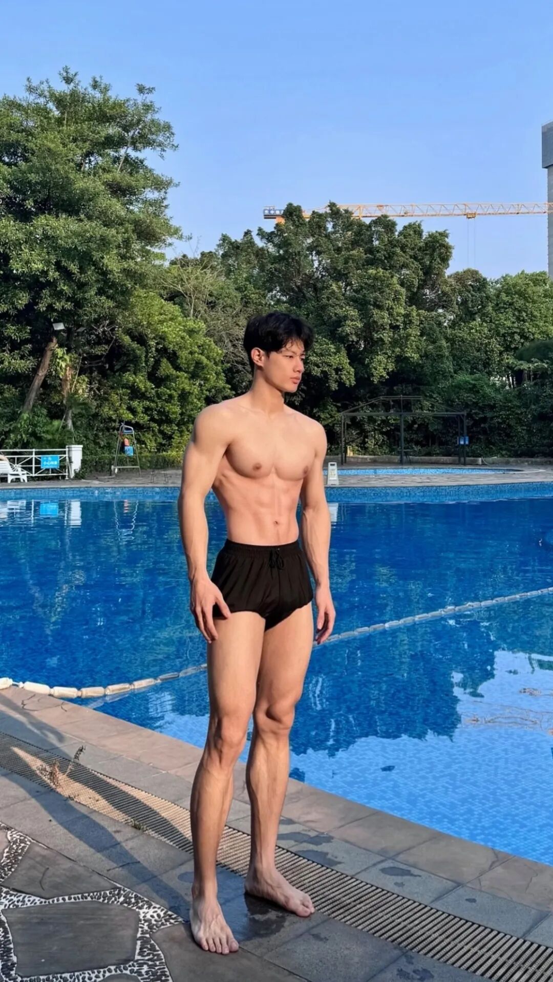 成都 188 男大游泳教练,腹肌长腿超级诱惑! 私下玩的真花.... 成都 188 男大游泳教练,腹肌长腿超级诱惑! 私下玩的真花....