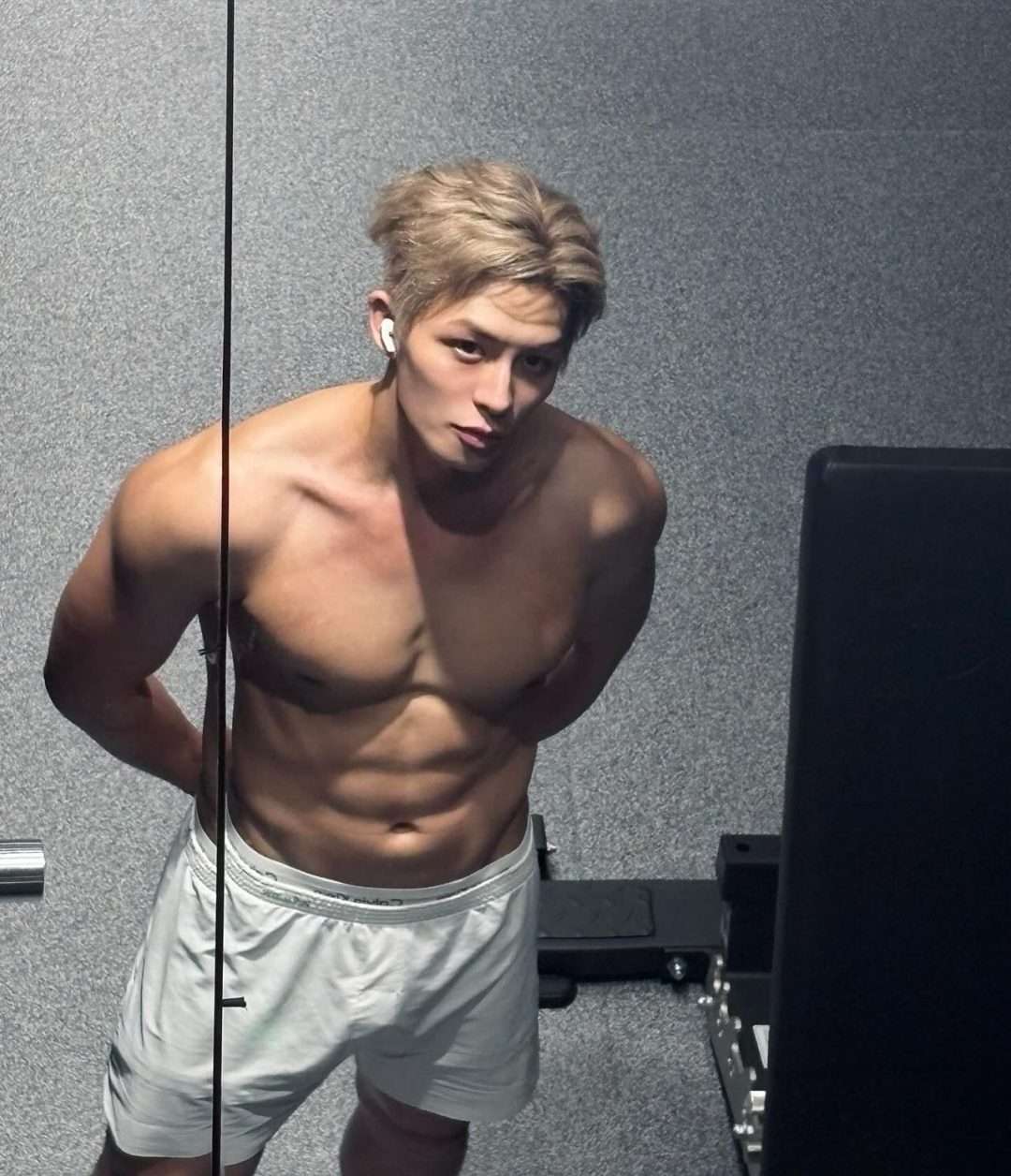 不给刷 100 万就骂人？网红帅哥被放出来以后，在 ins 上成了极品天菜……