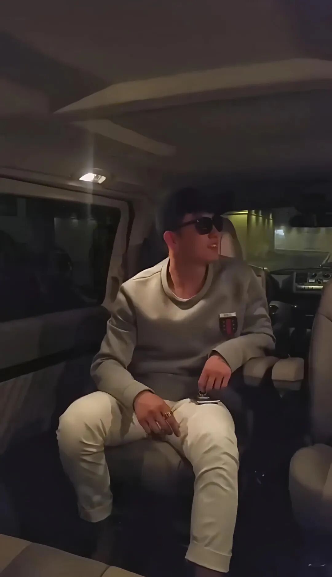 33 岁黄景瑜洗澡视频引发舔屏,青筋暴起的肱二头肌,这胸也大了吧! 33 岁黄景瑜洗澡视频引发舔屏,青筋暴起的肱二头肌,这胸也大了吧!