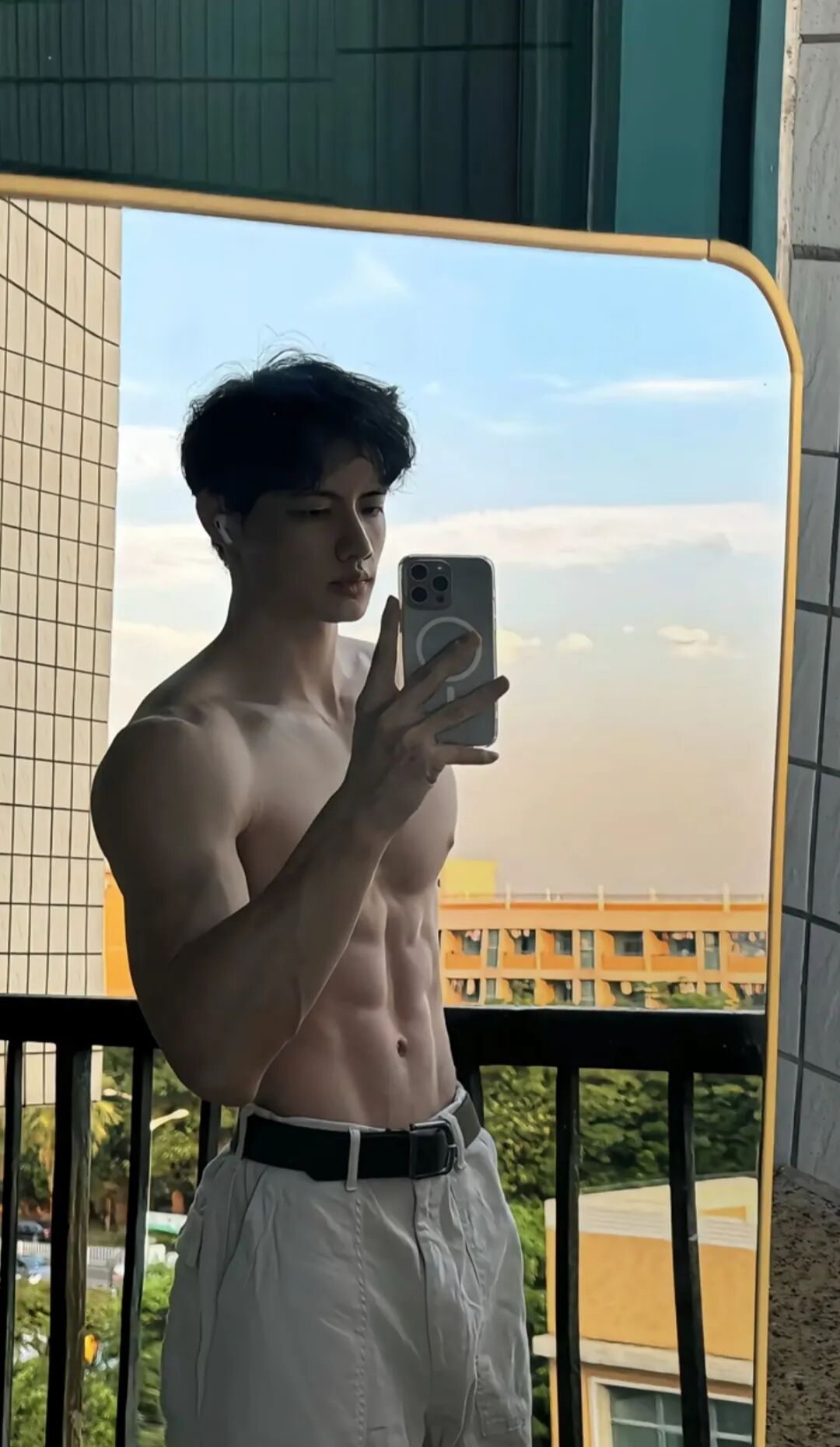 成都 188 男大游泳教练,腹肌长腿超级诱惑! 私下玩的真花.... 成都 188 男大游泳教练,腹肌长腿超级诱惑! 私下玩的真花....