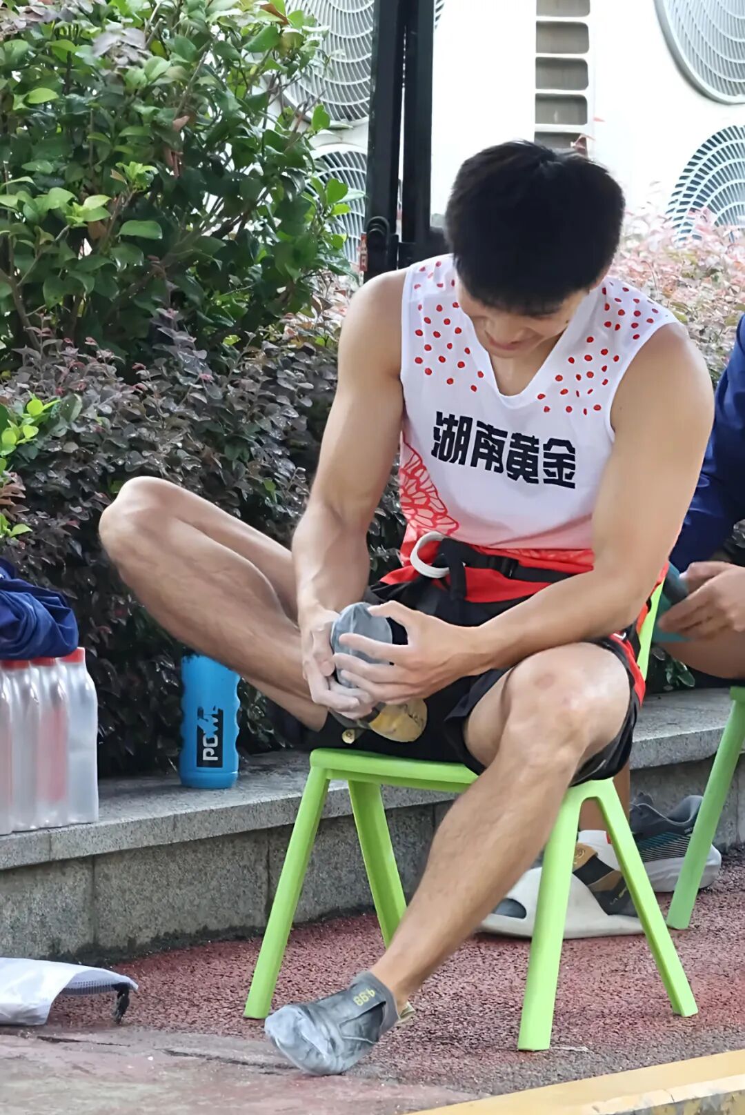 攀岩帅哥伍鹏粗壮大长腿被勒了?满满的硬帅! 攀岩帅哥伍鹏粗壮大长腿被勒了?满满的硬帅!