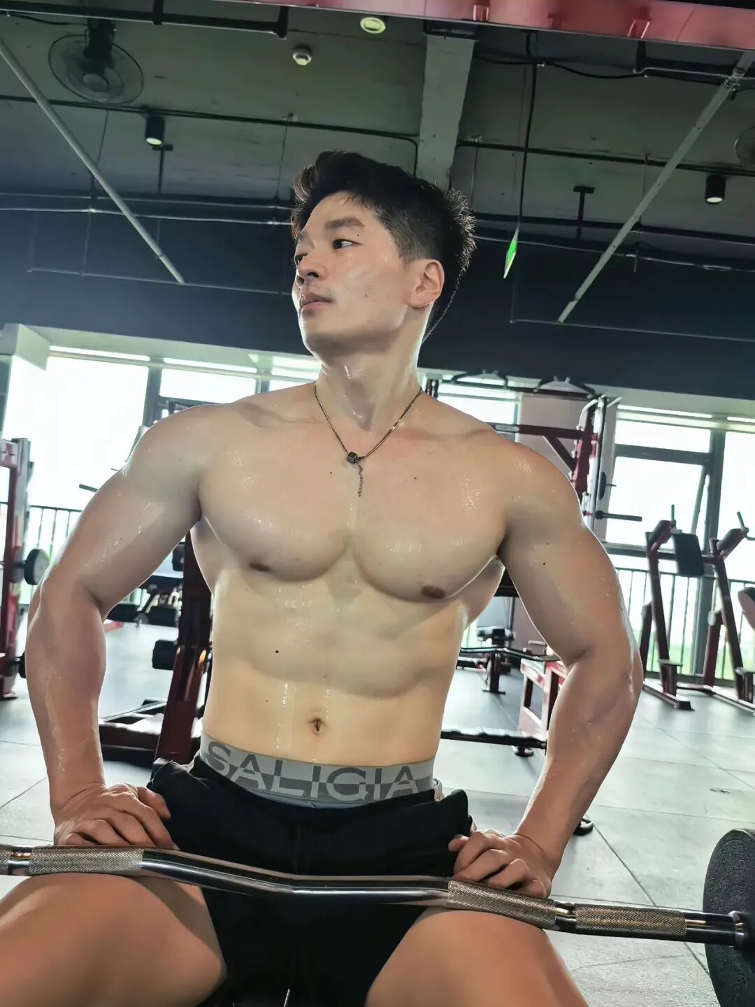 【晕】家门口 de 健身教练被专访了!女记者真是无处不在… 【晕】家门口 de 健身教练被专访了!女记者真是无处不在…