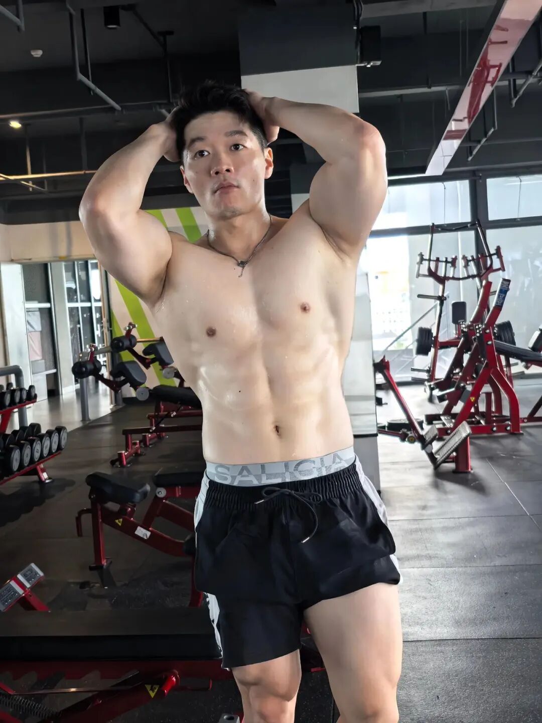 【晕】家门口 de 健身教练被专访了!女记者真是无处不在… 【晕】家门口 de 健身教练被专访了!女记者真是无处不在…