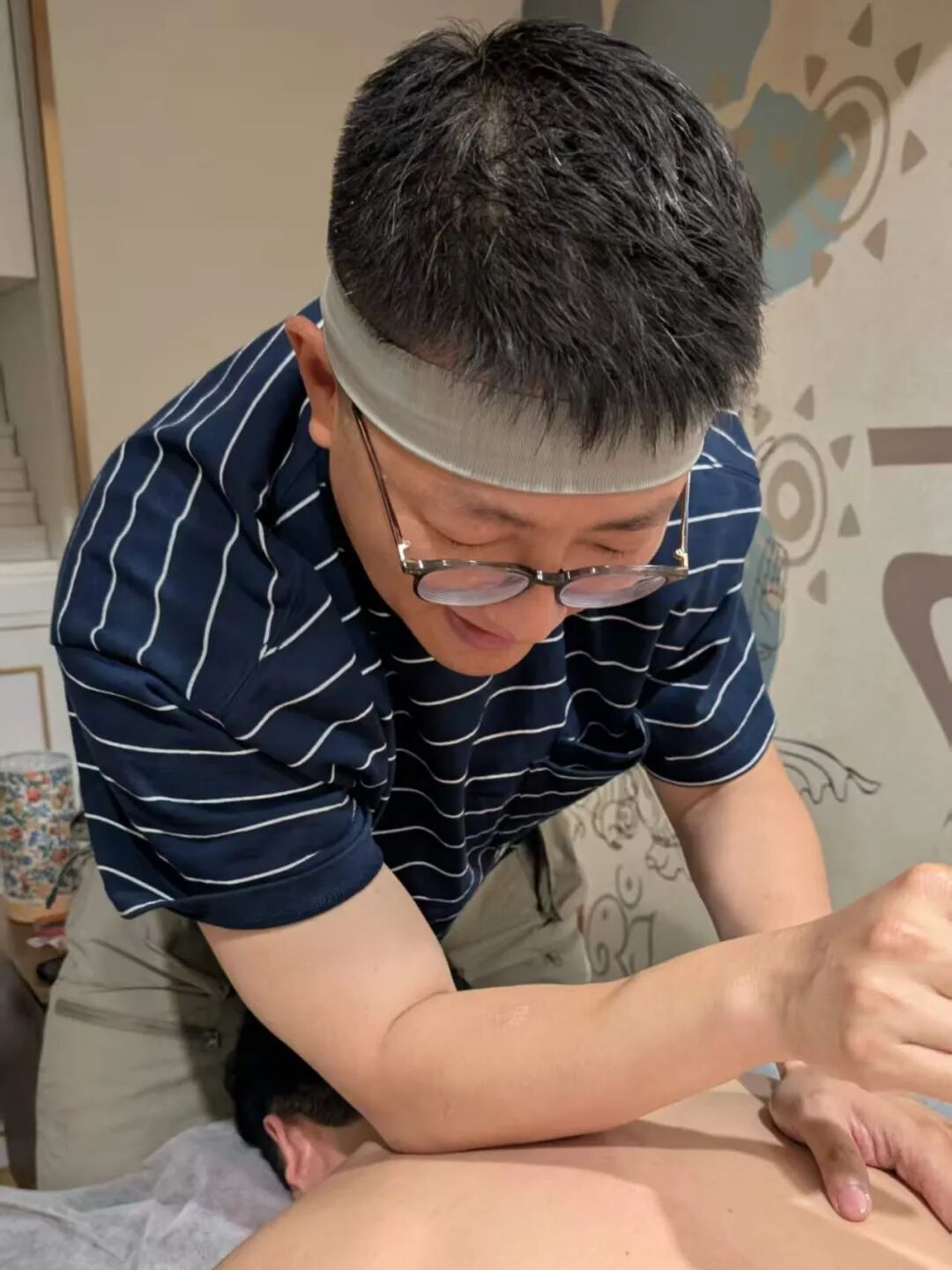 39 岁上海基友花两千块学按摩，学会了按男人，也认识了自己