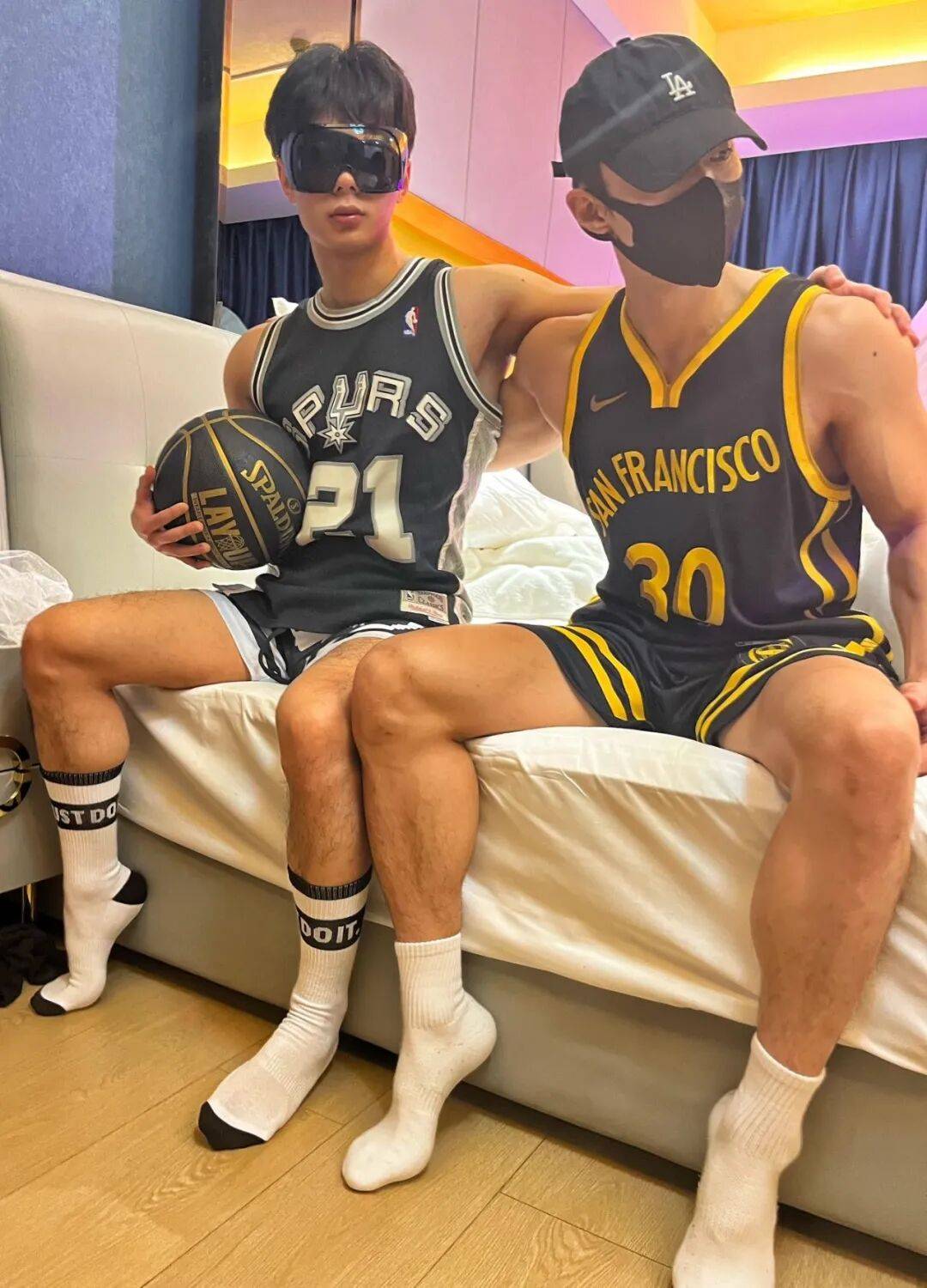 体育生火了!多人疑似被采访?兵哥哥火车上被偷拍? 体育生火了!多人疑似被采访?兵哥哥火车上被偷拍?