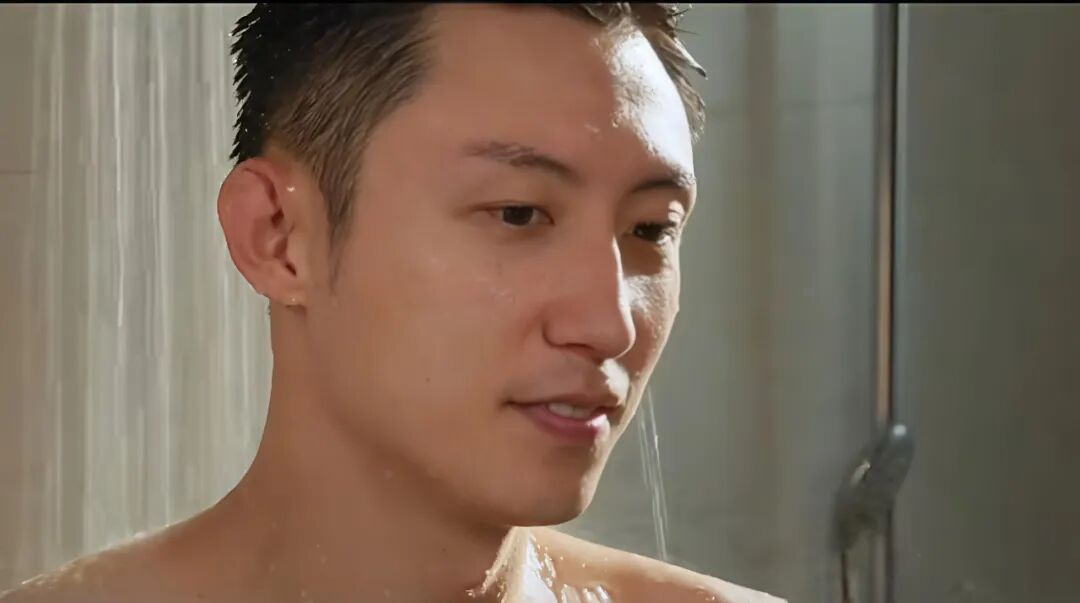 33 岁黄景瑜洗澡视频引发舔屏,青筋暴起的肱二头肌,这胸也大了吧! 33 岁黄景瑜洗澡视频引发舔屏,青筋暴起的肱二头肌,这胸也大了吧!