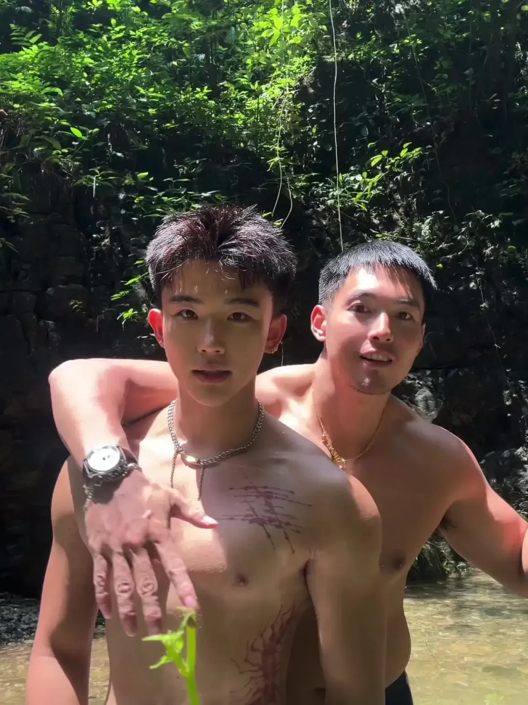 双胞胎哥哥男友开撕胞弟,听说视频流出来了才开撕? 双胞胎哥哥男友开撕胞弟,听说视频流出来了才开撕?