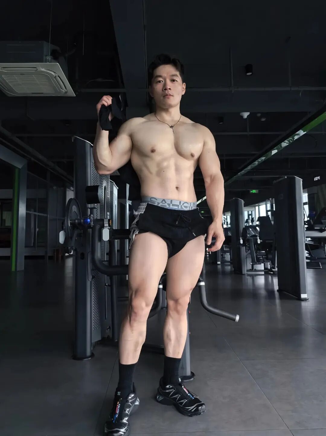 【晕】家门口 de 健身教练被专访了!女记者真是无处不在… 【晕】家门口 de 健身教练被专访了!女记者真是无处不在…