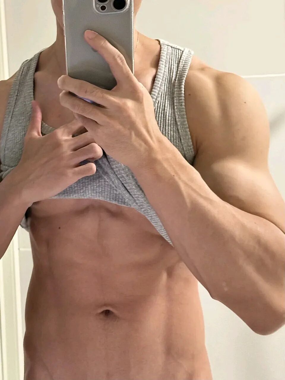 单眼皮眼镜男，又直又欲的东北帅哥