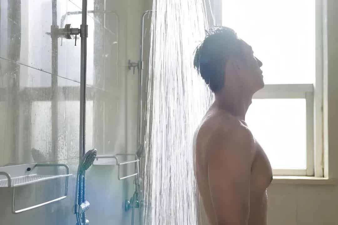 黄景瑜视频半果出镜引发舔屏，妥妥的 D 杯大胸啊~