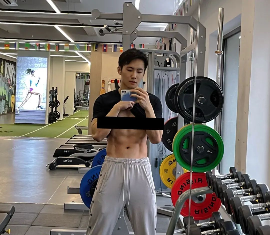 直男装钙,春光乍泄,白内🩲攃鞭视频竟然火了? 直男装钙,春光乍泄,白内🩲攃鞭视频竟然火了?