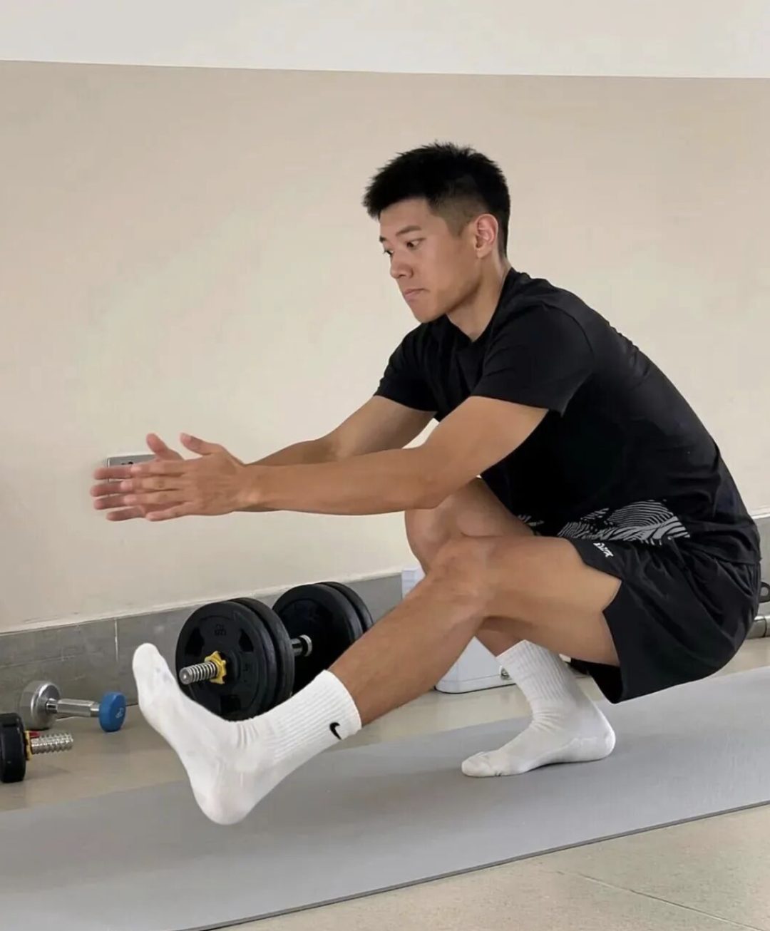 186cm 运动男自拍很有劲得样子！