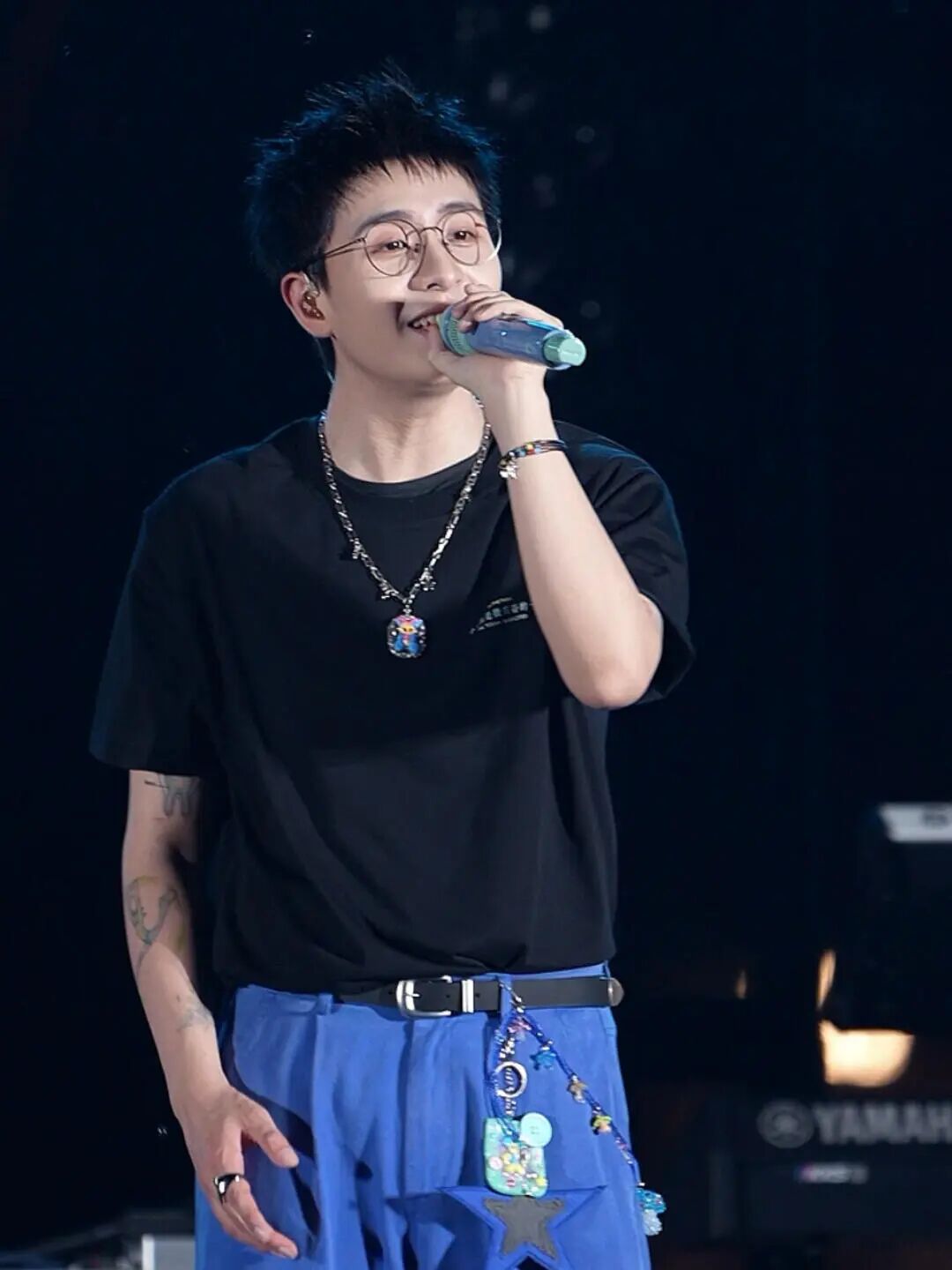 焦迈奇热到脱衣翘屁嫩男真的超可以!半夜晒身材秒删? 焦迈奇热到脱衣翘屁嫩男真的超可以!半夜晒身材秒删?