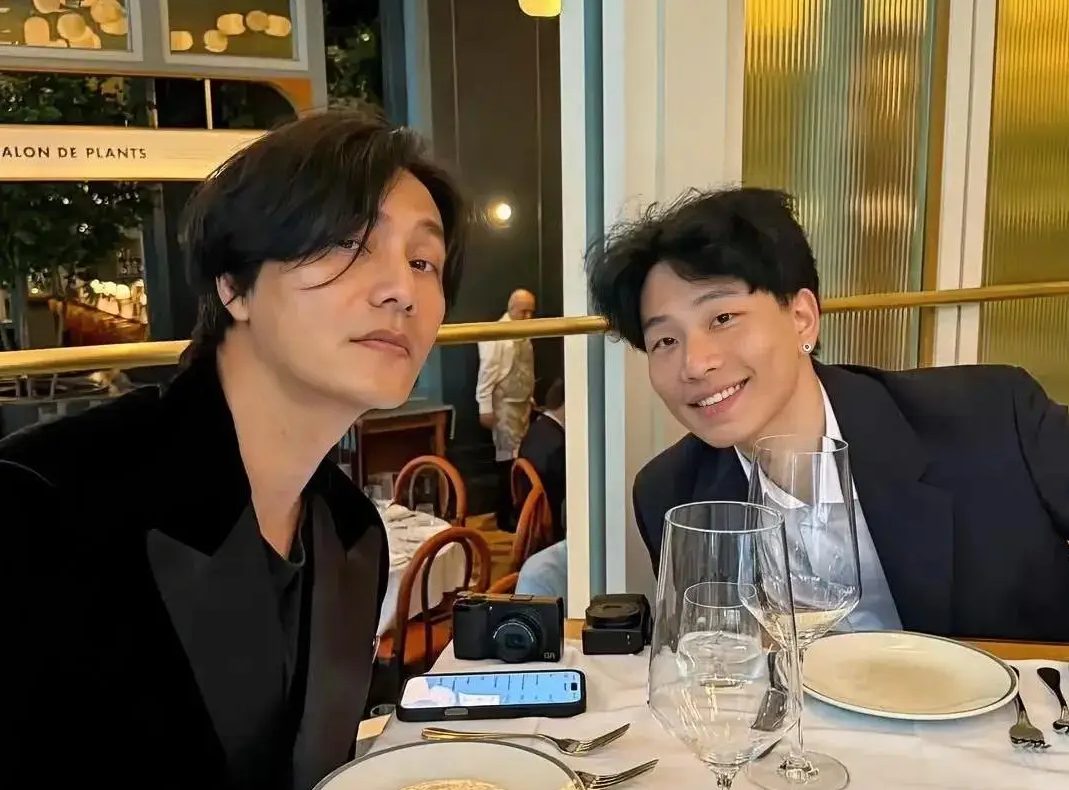 陈坤牵 2 个男孩现身医院引猜想，他的大儿子已经 23 岁了